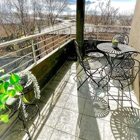 Family Friendly Close To Golden Circle And To Central!